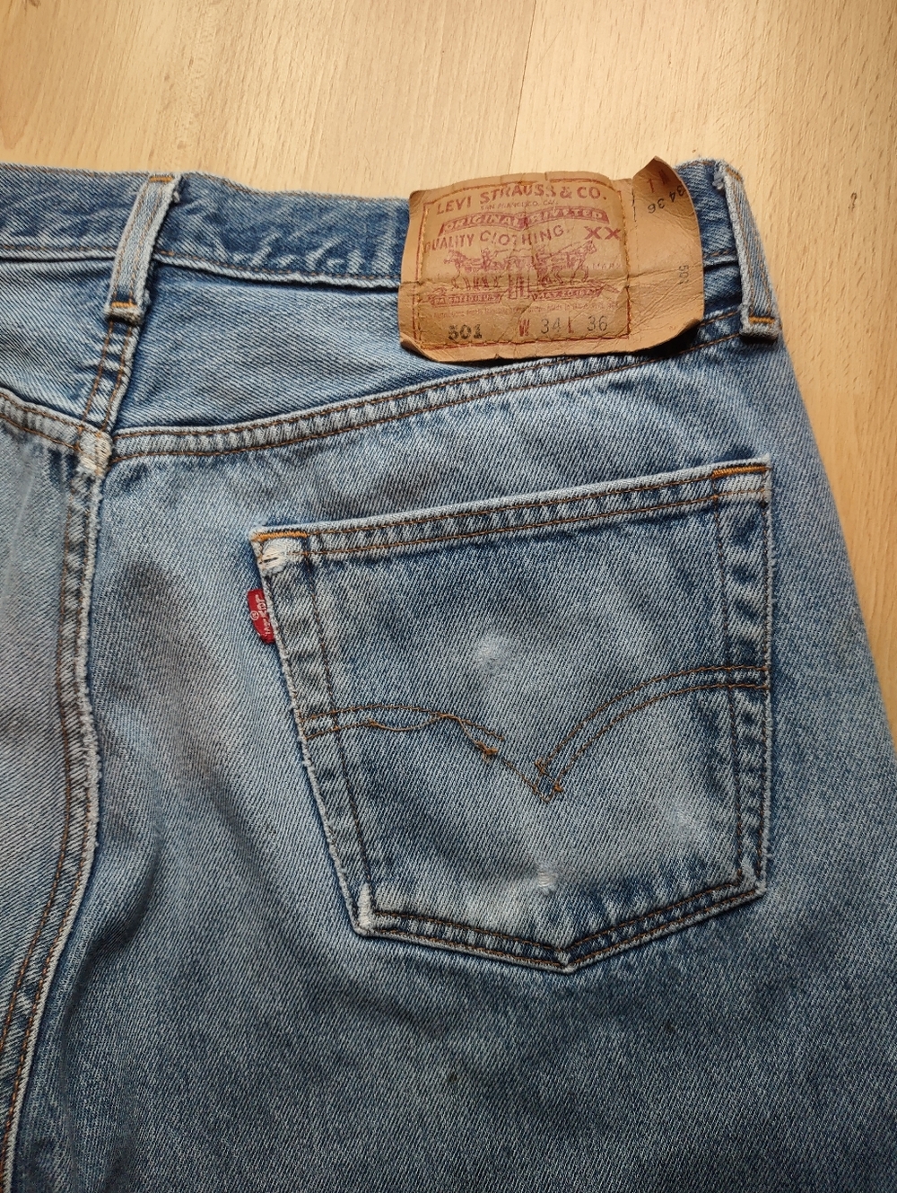 Levi's 501 Men's Light Blue Straight Jeans with Signature Back Pocket